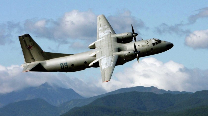 АН-26 военно-транспортный самолёт