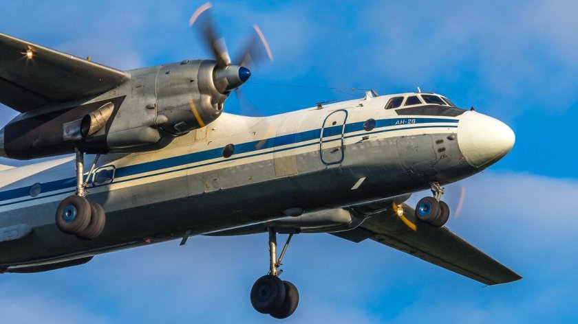 АН-24 военно-транспортный самолёт