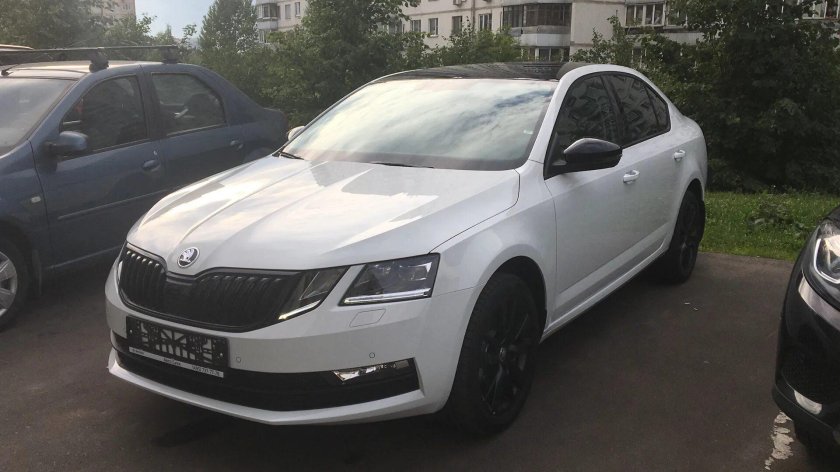 Шкода Октавия а7 черная крыша