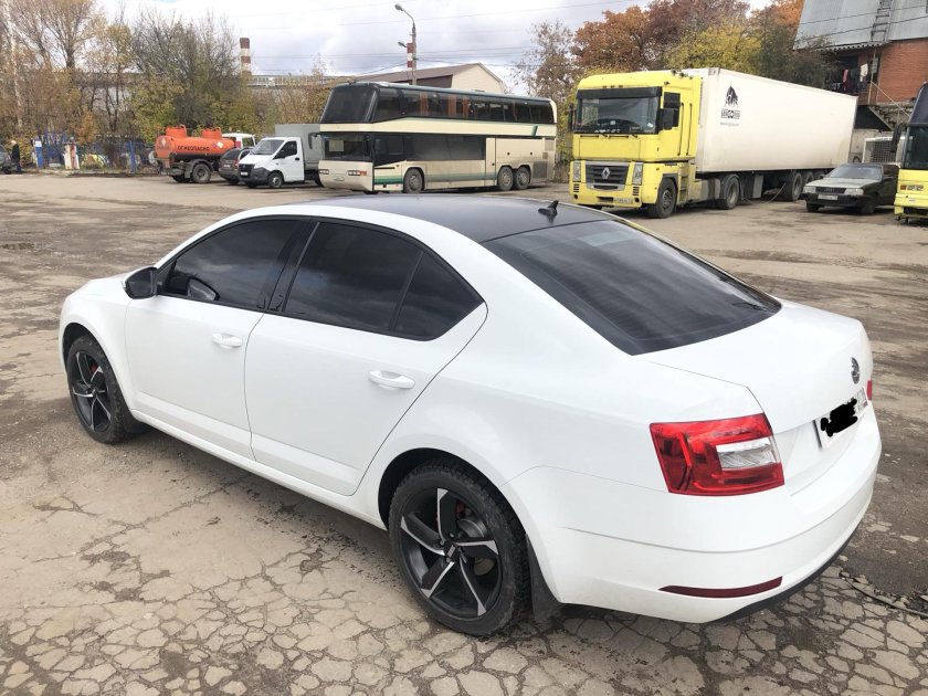 Шкода а7 белая