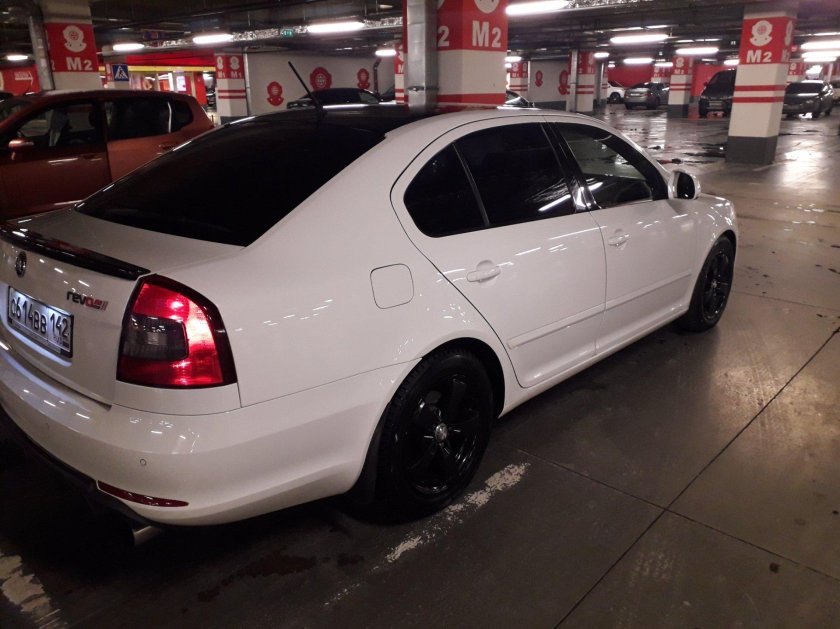 Шкода Октавия а5 белая