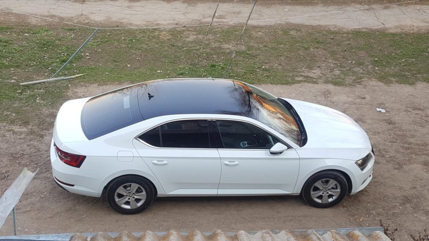 Шкода Октавия а7 белая с черной крышей