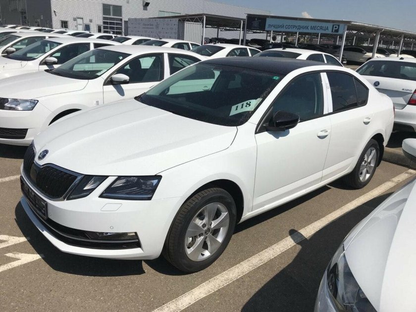 Skoda Octavia a7 FL белая