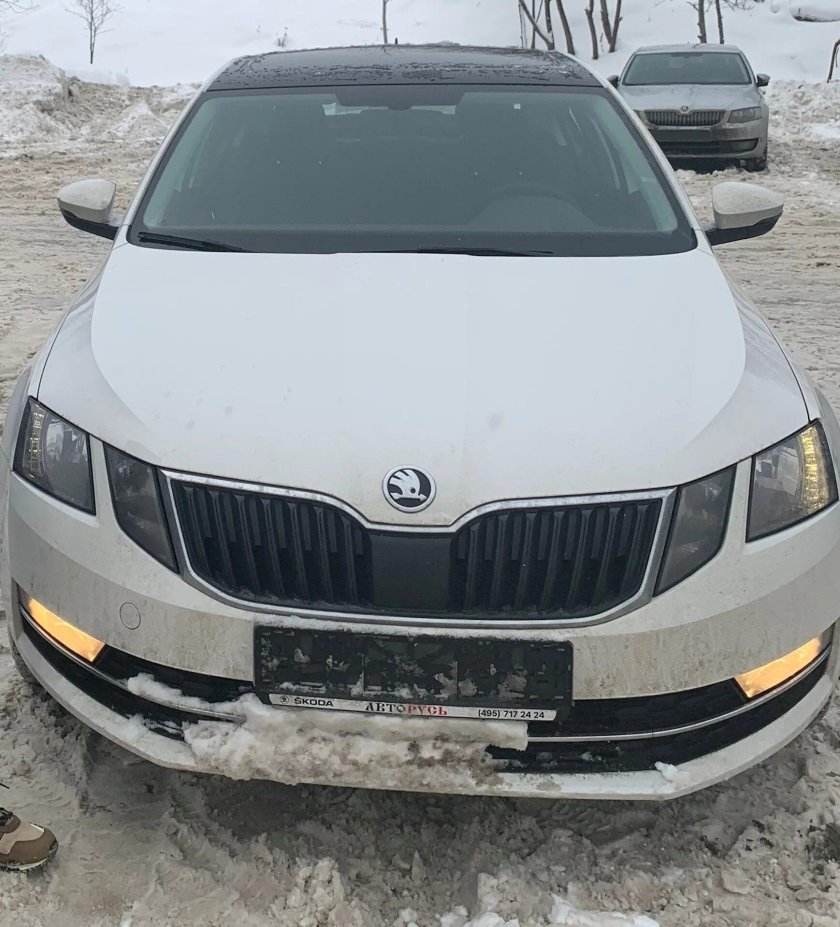 Шкода Октавия белая с черной крышей 2017