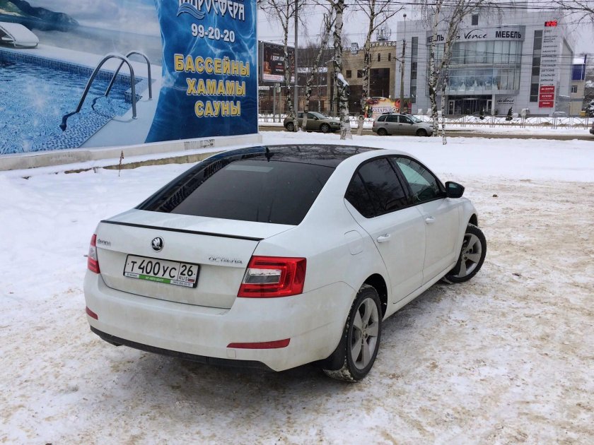 Шкода Октавия а7 белая с черной крышей