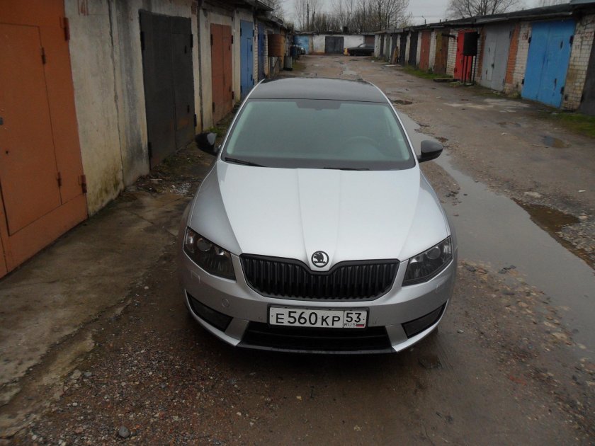 Шкода Октавия а5 серая с черной крышей