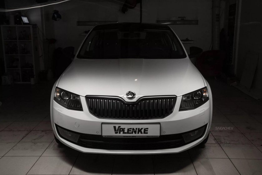 Шкода Октавия а5 белая с черной крышей