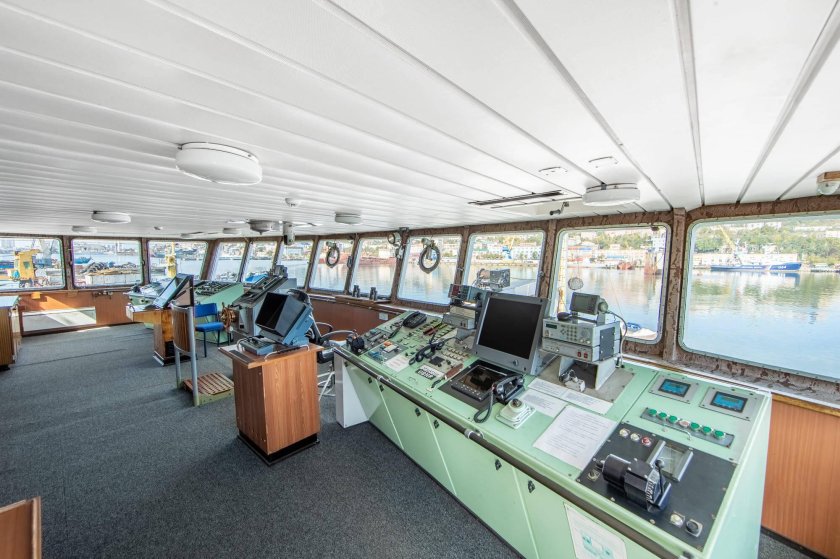 Профессор Хромов судно