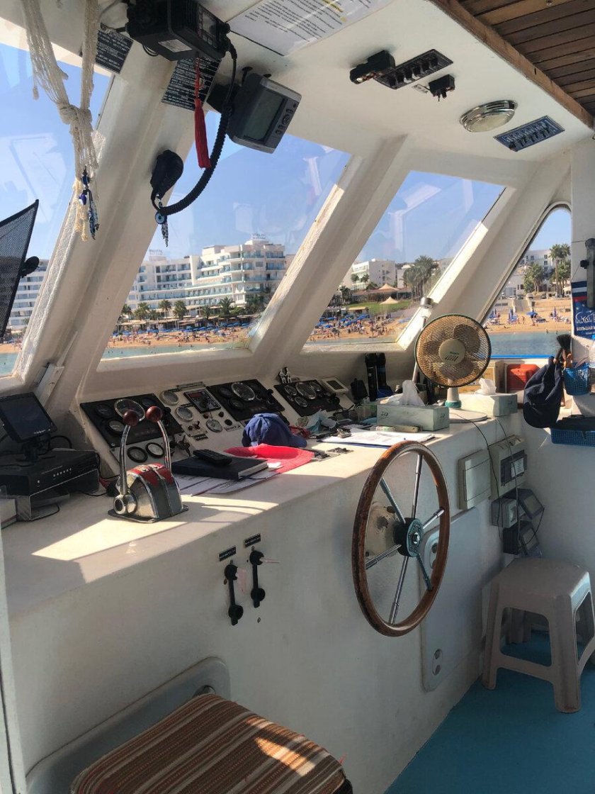 Моторный катамаран