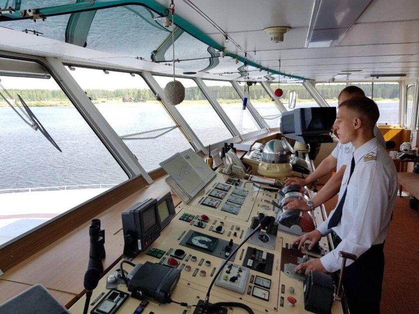 Капитан теплохода максим горький