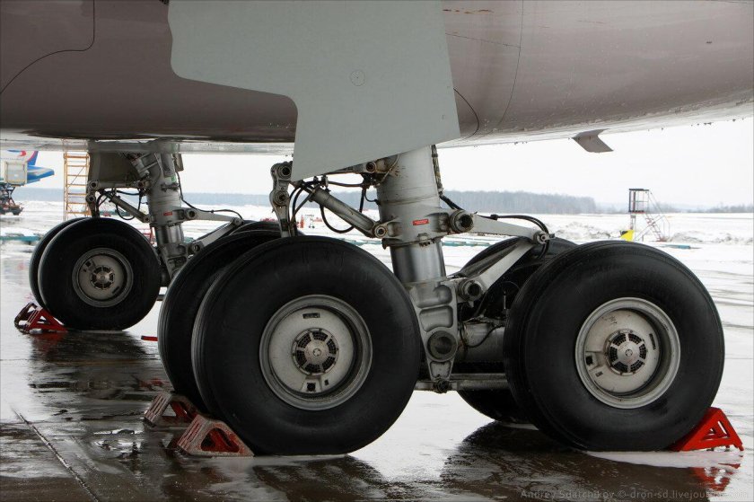 Стойка шасси Боинг 777