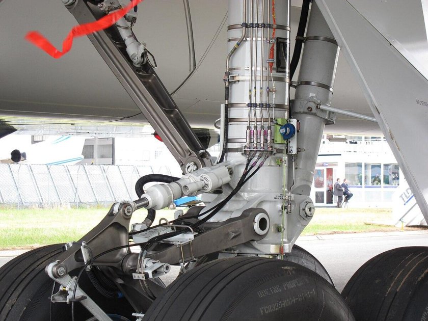 Боинг 737 шасси