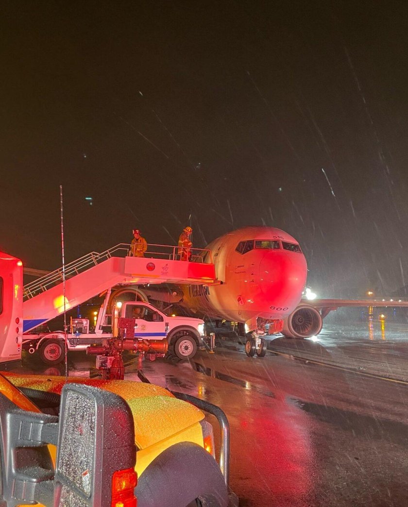 Передних стоек шасси Боинг 737-800