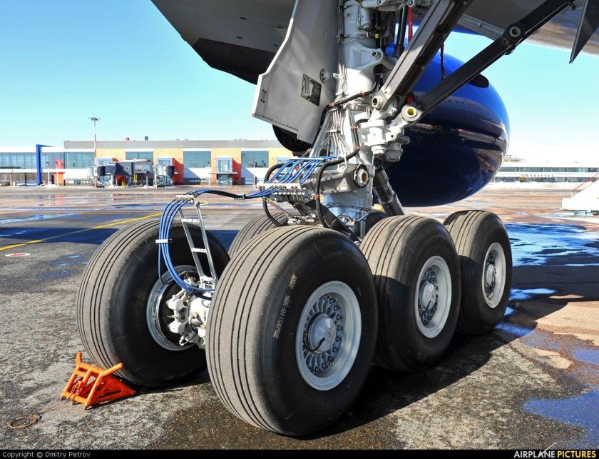 Шасси самолета Боинг 777