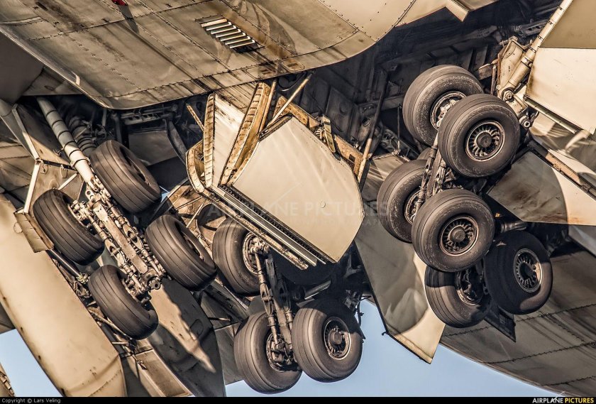 Боинг 747 шасси