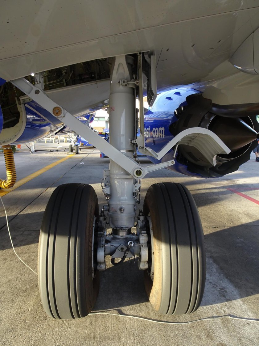 Шасси самолета Боинг 737