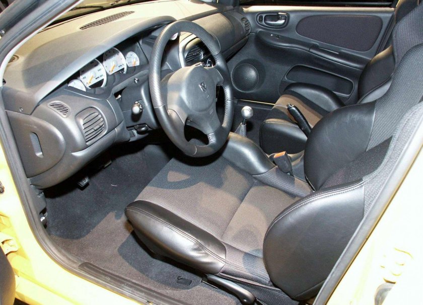 Dodge Neon 2 салон