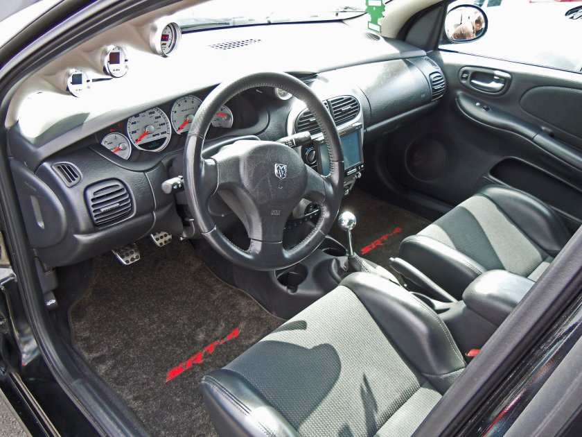 Dodge neon 2 салон