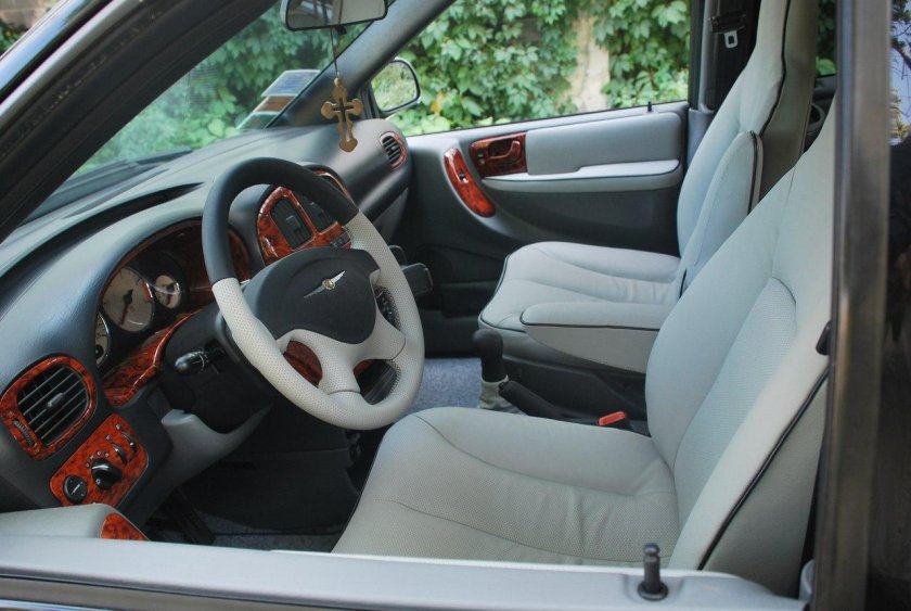 Салон Крайслер Вояджер 4