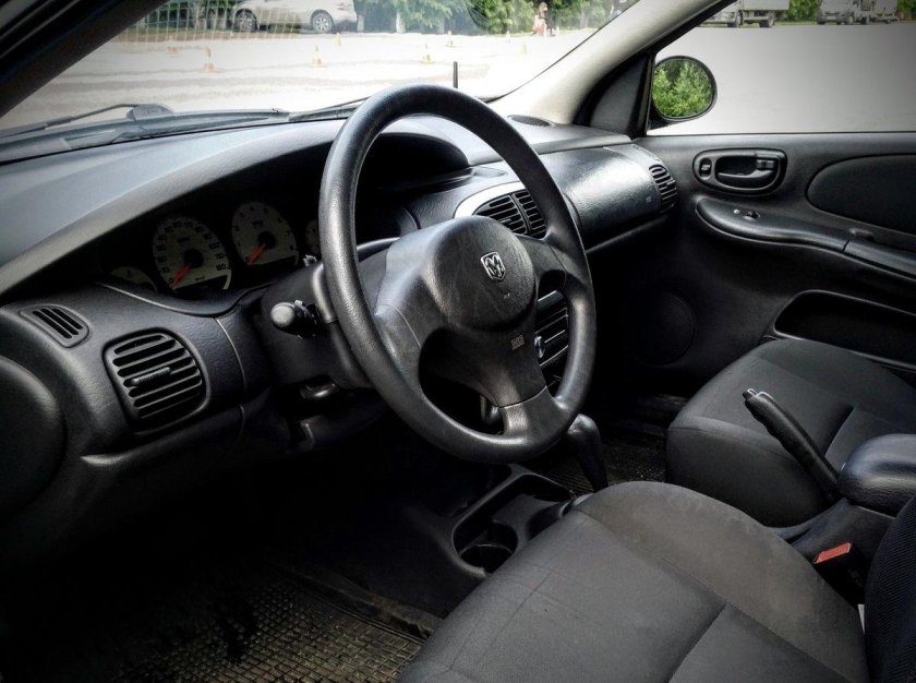 Dodge neon 2002 салон