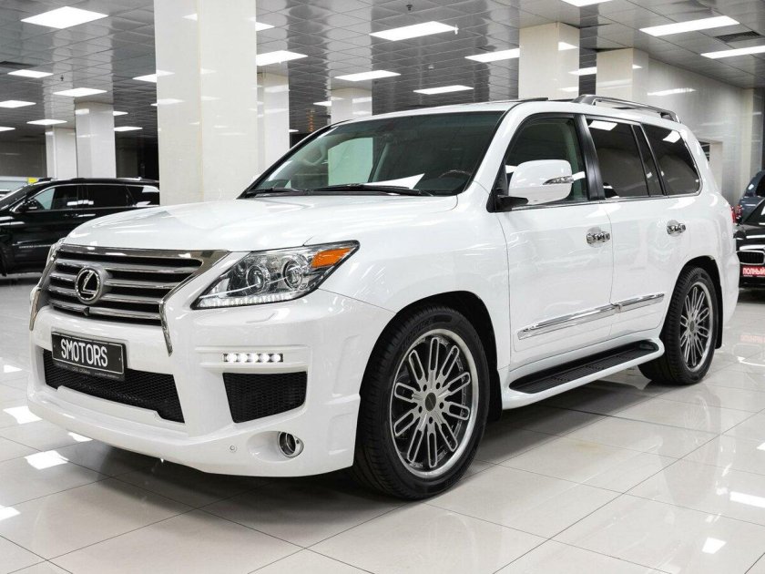 Джип Lexus LX 570 белый