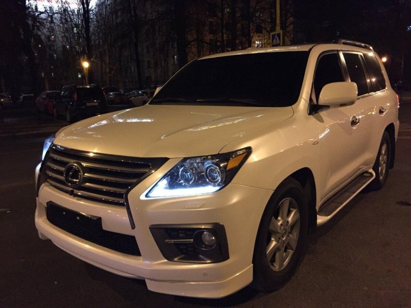 Lexus LX 570 2012 белый