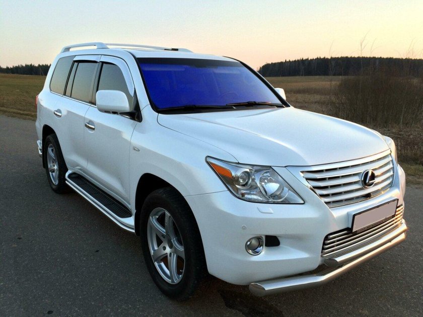 Лексус 2010 570 белый