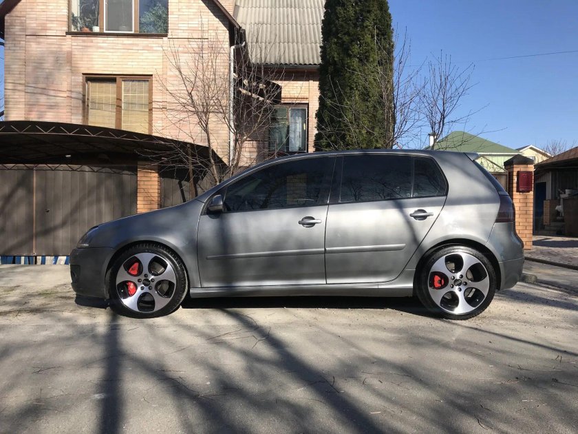 Volkswagen Golf mk5 на дисках