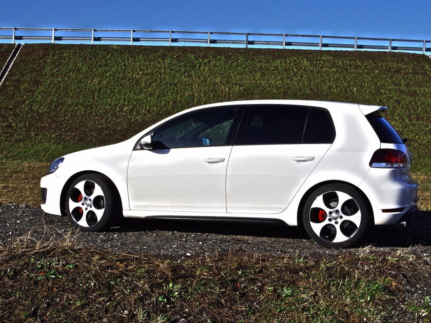 Golf 7 GTI белый