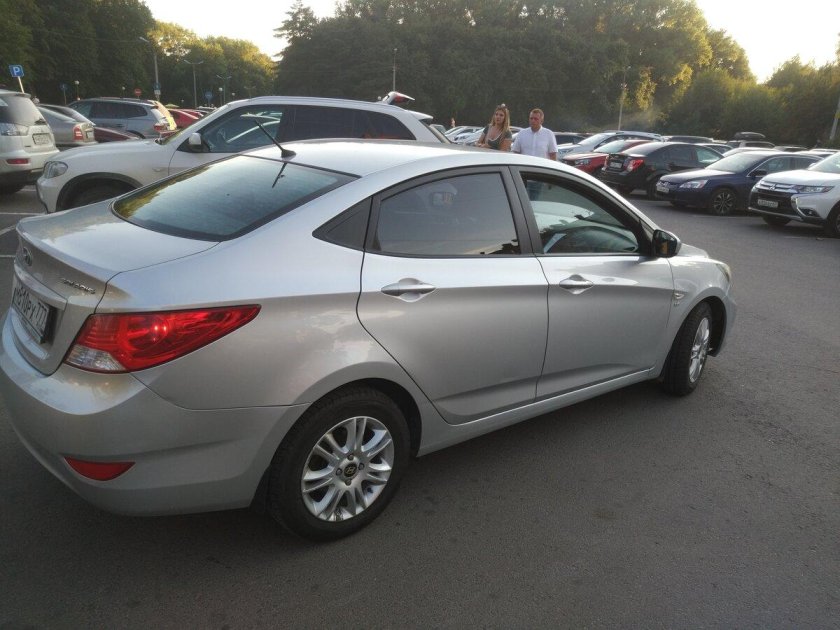 Хендай Солярис 2013 серебристый