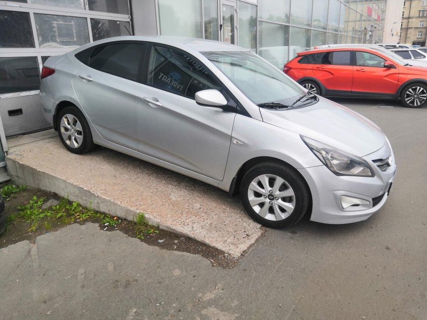 Хендай Солярис серебристый