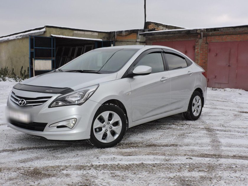 Hyundai Solaris 2015 серебристый