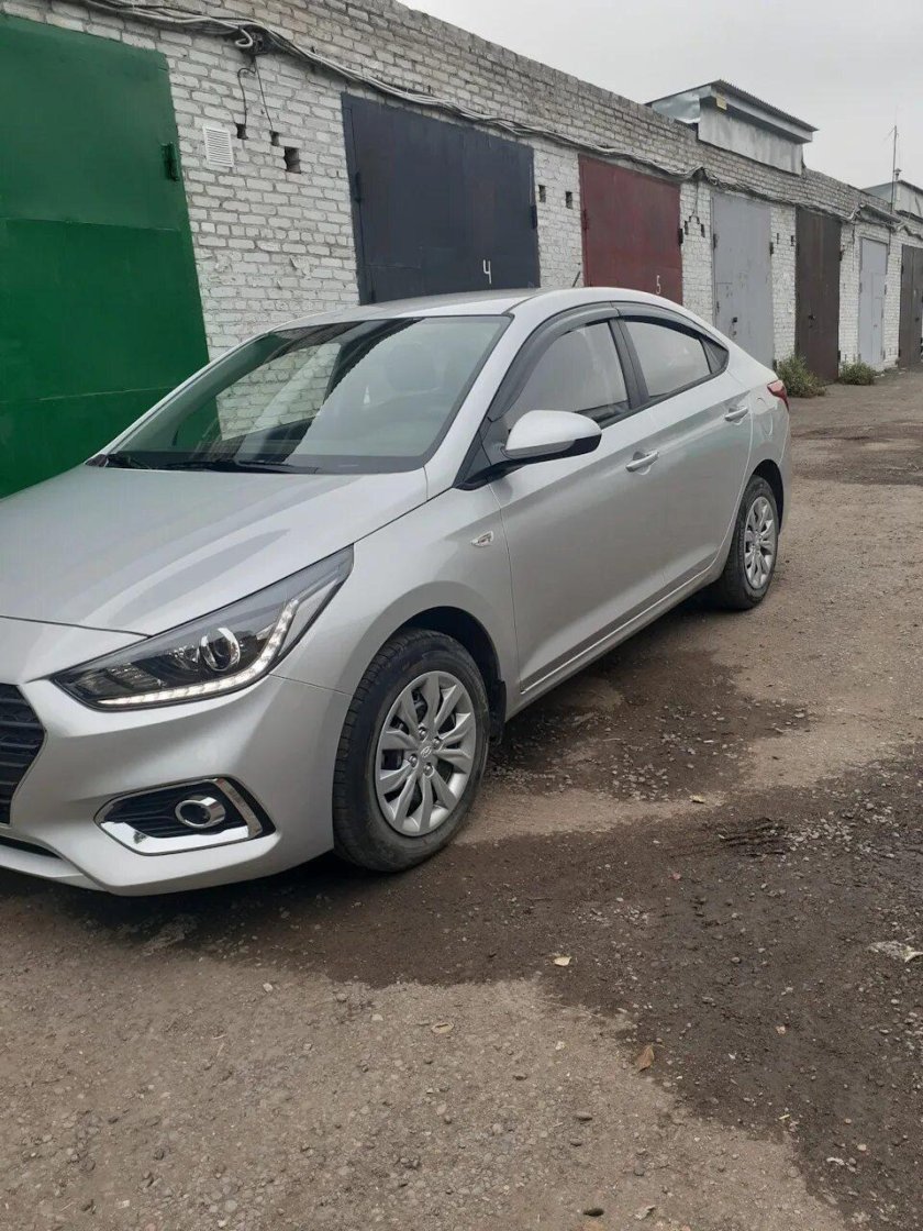 Хендай Солярис серебристый