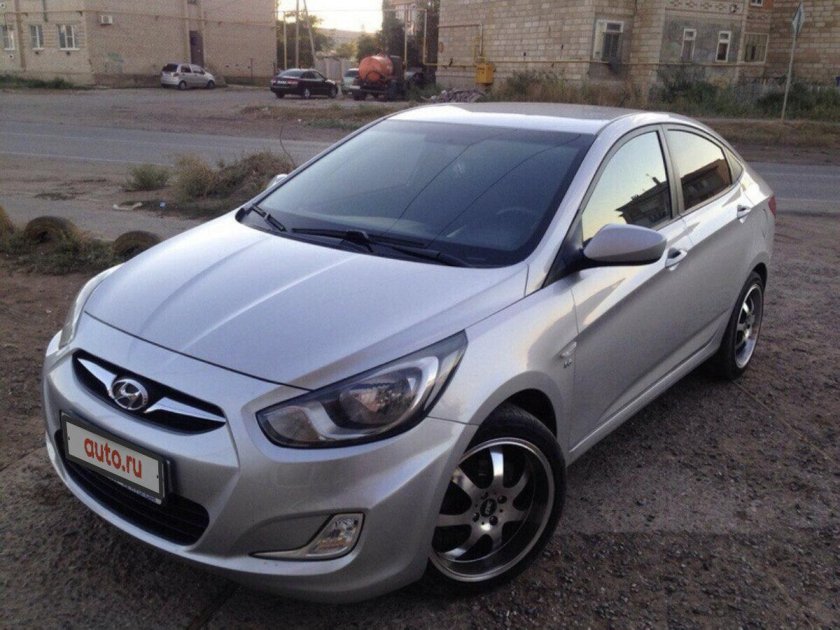 Hyundai Solaris 2011 серебристый