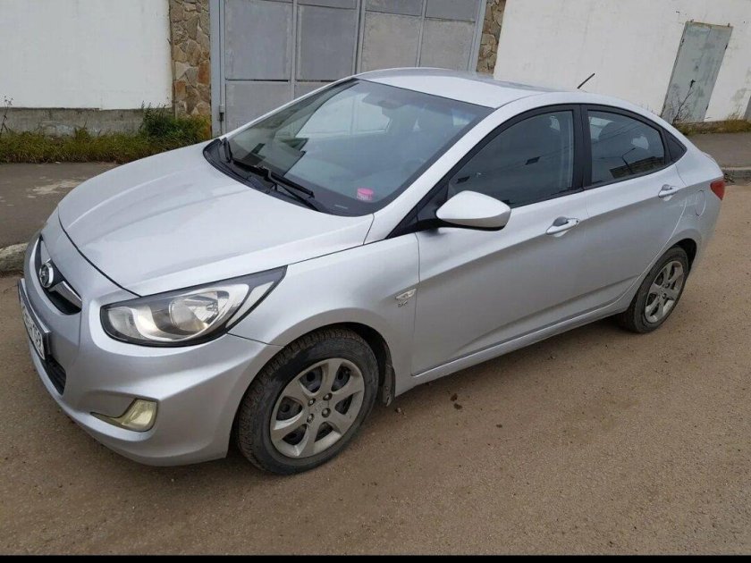 Хендай Солярис 2011 серебристый