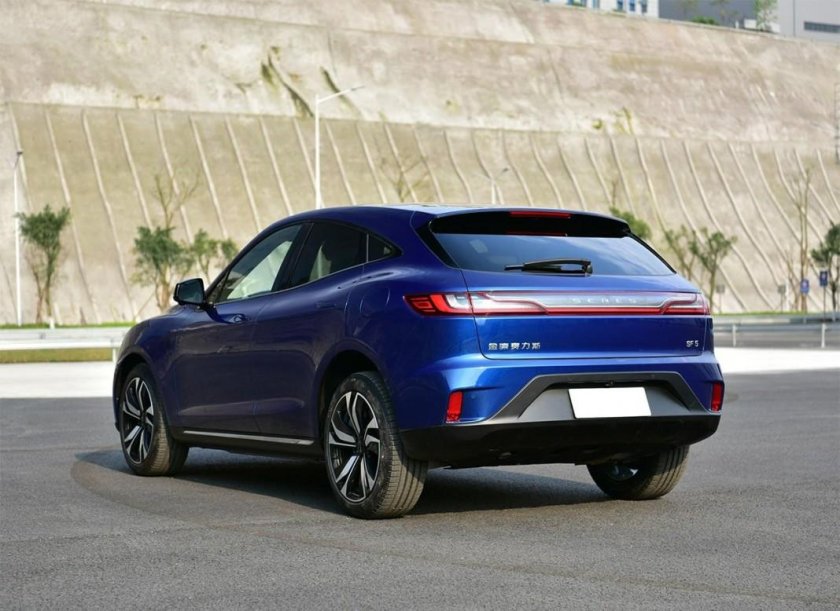 Электромобиль Huawei Seres sf5