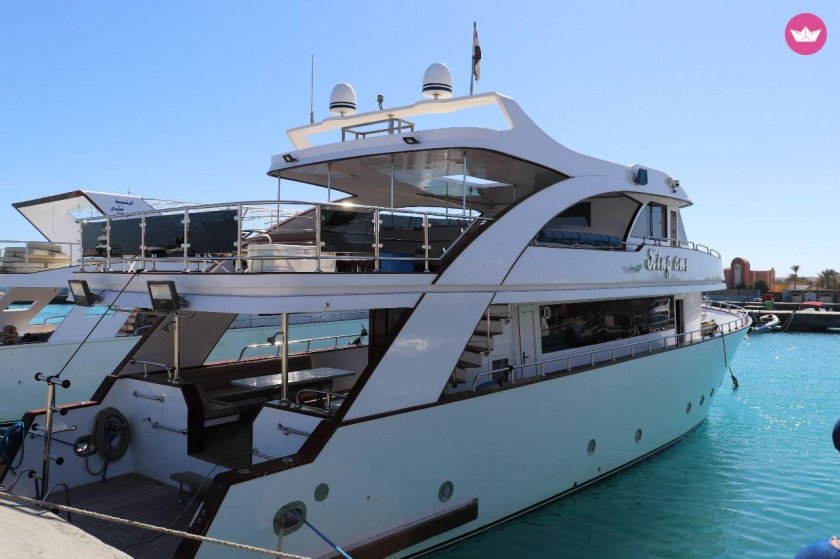 Большая яхта