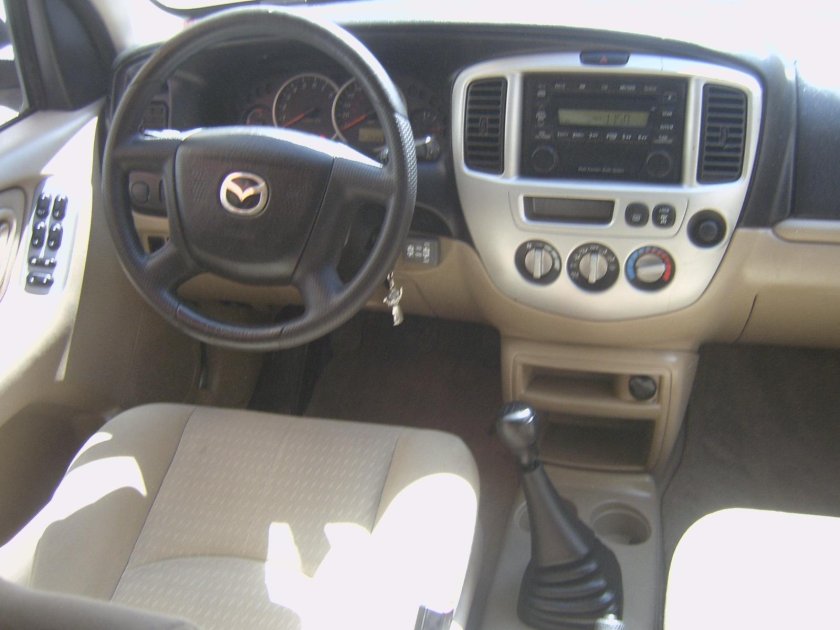 Mazda Tribute 2001 салон