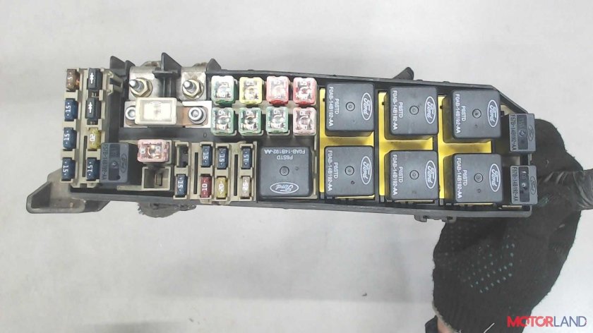 Предохранители Мазда трибьют 2001