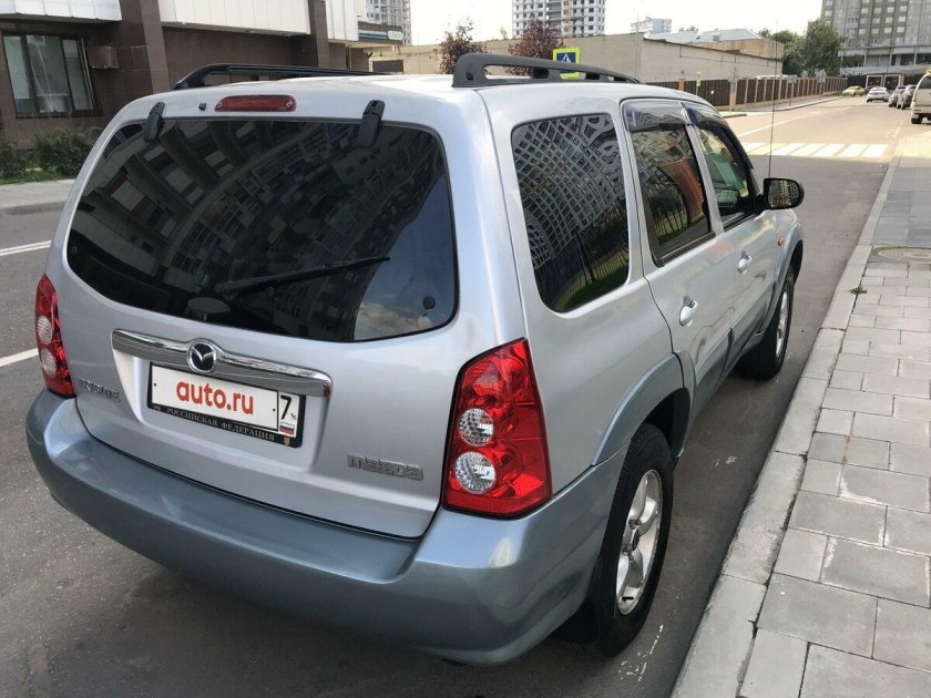 Mazda Tribute сбоку
