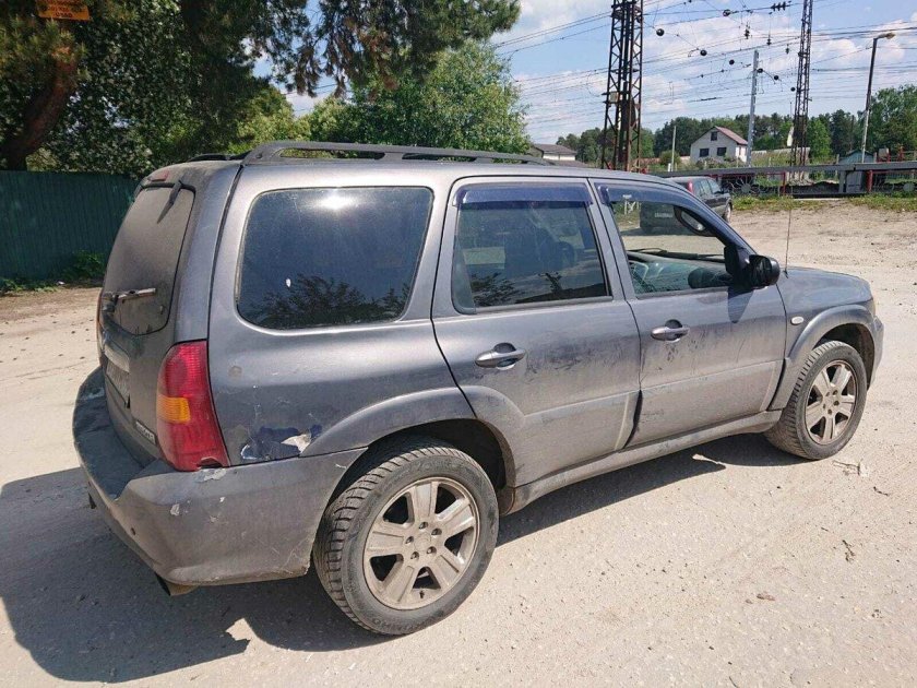 Mazda Tribute сбоку