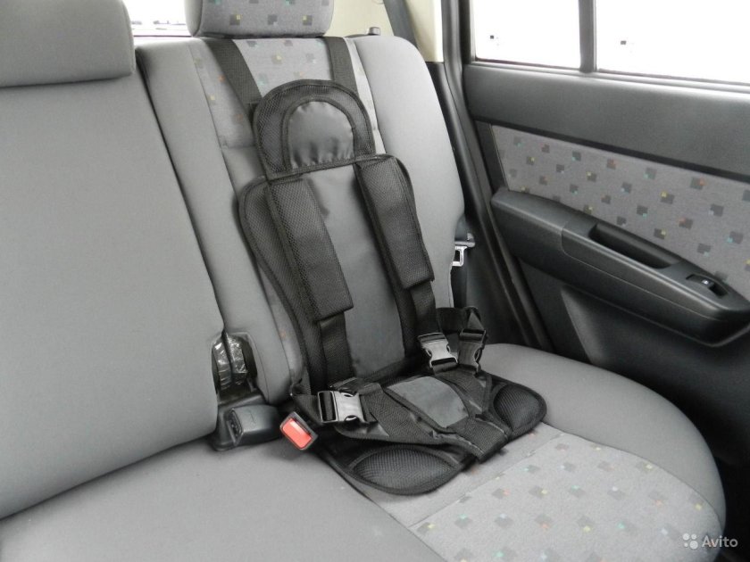 Бескаркасное детское автокресло