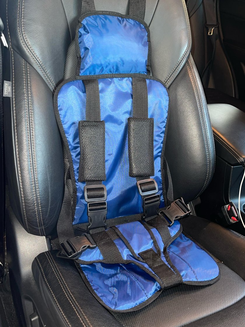 Бескаркасное автокресло детское