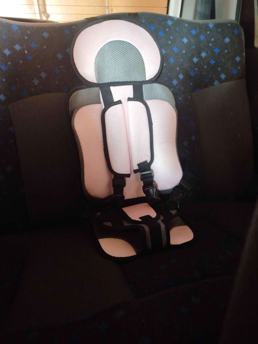 Безкаркасное автокресло