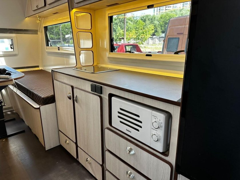 Дом на колесах из микроавтобуса