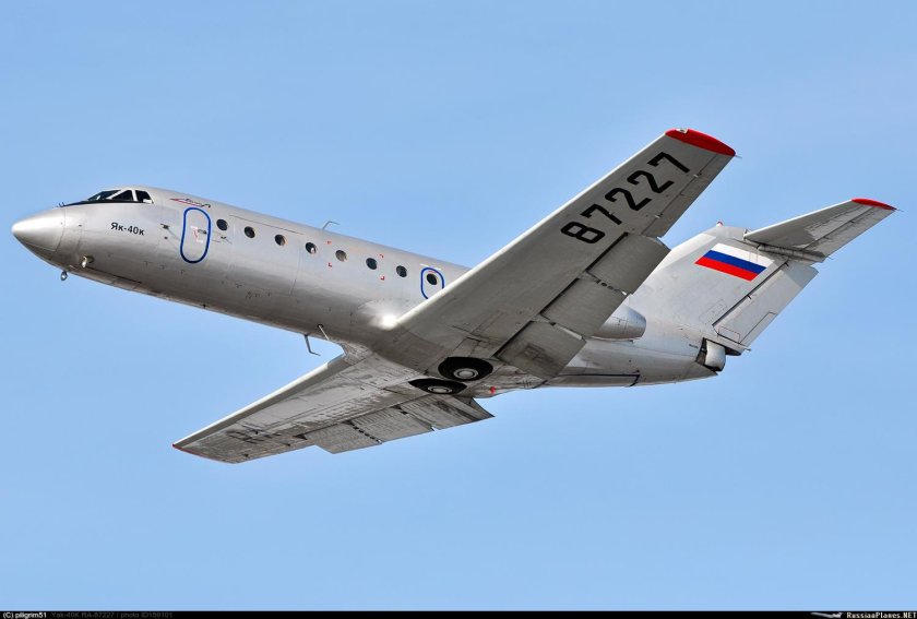 Як-40 пассажирский самолёт