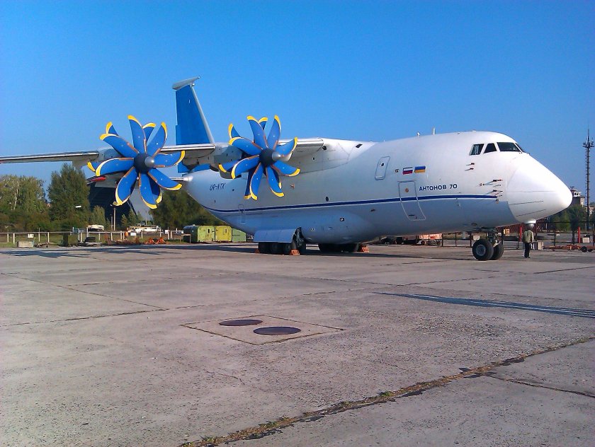 АН-70 военно-транспортный самолёт