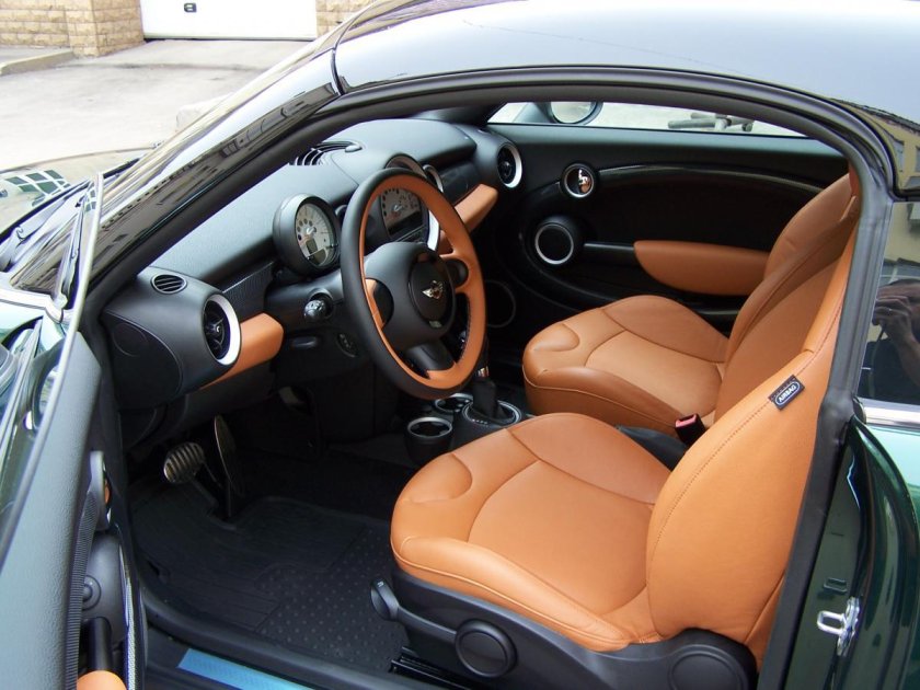 Мини Купер с кожаным салоном