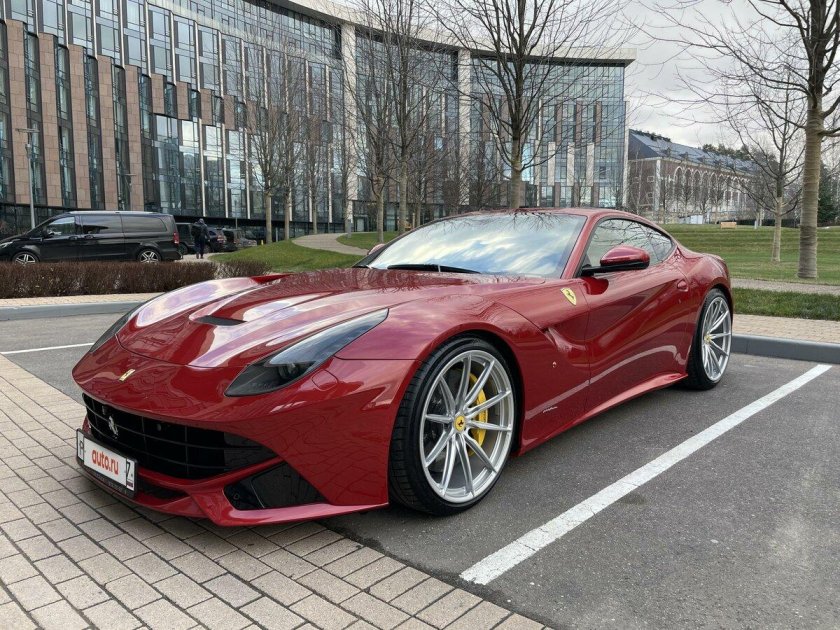 Феррари ф 12