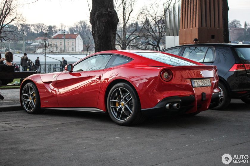 Феррари ф12 Берлинетта